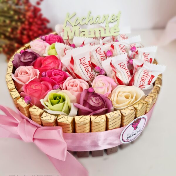 Box ze słodyczy okrągły oklejony merci z raffaello