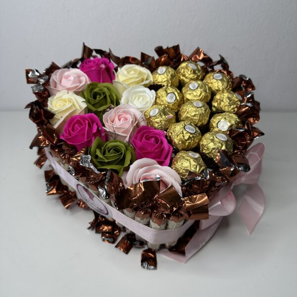 Box Ze Słodyczami Serce Konaffetto 21 cm